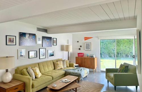 Racquet Club Estates House | Navigate Stays Yellow Umbrella Poolside Escape