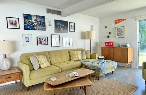 Racquet Club Estates House | Navigate Stays Yellow Umbrella Poolside Escape