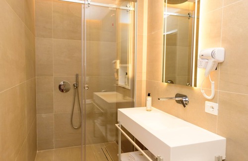 Vlore Hotel | Navy Hotel