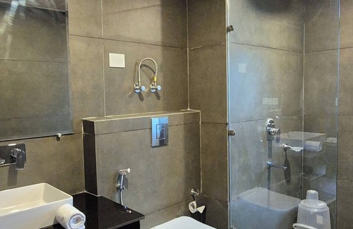 Burwa Hotel | NAZAARA - A Luxe Retreat