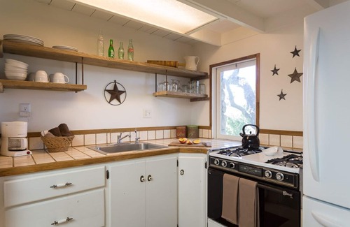 Paso Robles House | nCoach House Cottage in heart of wine region with vineyard views