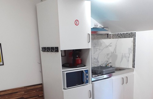 Razac-sur-l'Isle Apartment | (N°09) Nice new studio with garden view and free private parking