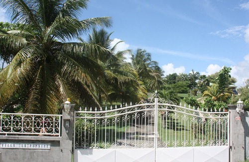 Sainte-Anne Apartment | N°E7ZXTF- SYMPATHIC APT. in BEAUTIFUL VILLA 200M Beach