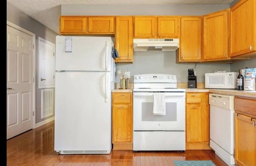 Historic Montford Apartment | nDowntown walkable 2-bedroom with everything needed for two couples or more.