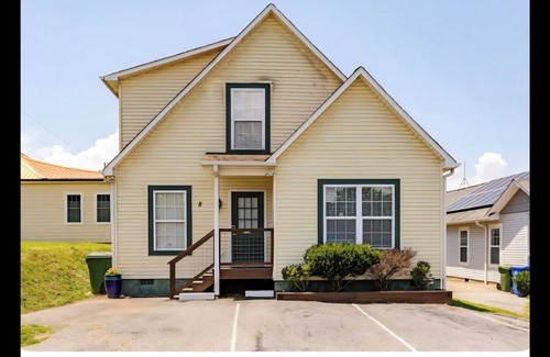 Historic Montford Apartment | nDowntown walkable 2-bedroom with everything needed for two couples or more.