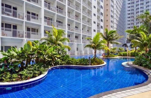 Barangay 76 Hotel | ndulge in opulence on a budget near MOA! Luxuriate in our Deluxe 1 Bedroom Units with stunning views. Enjoy free NETFLIX and an exceptional discount. Book now for a lavish and affordable escape!