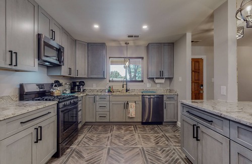 Northeast Heights House | NE Heights Tram Home by Casa De Collins