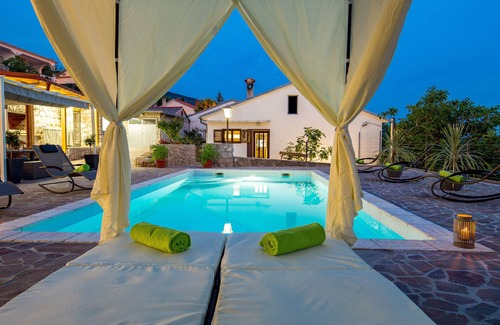 Novi Vinodolski Villa | New villa for 6 persons with private pool and sea view