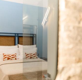 Montecalvario Apartment | Nea Domus Santa Monica