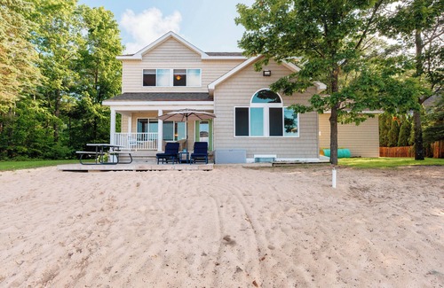 Traverse City Cottage | Neahtawanta Nirvana on West Bay's Bowers Harbor.
