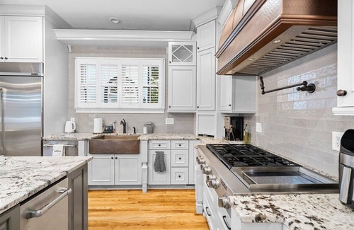 Clarkdale House | Near Airport 9 bedroom + 2 Dens with Pool,Movie Theater, Gym, Small wedding