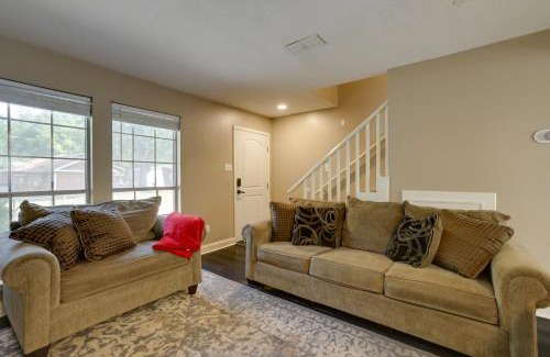 Humble Apartment | Near Airport and Interstate Houston Area Townhome