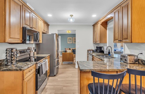 Palma Sola House | Near AMI/Sarasota-Heated Pool-Hot Tub-Putting Green-Backyard Games-Game Room