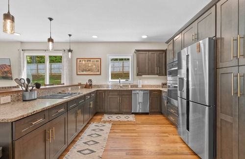 Mills River House | Near Asheville!Hot Tub~Fire Pit~BBQ! PWR+H20