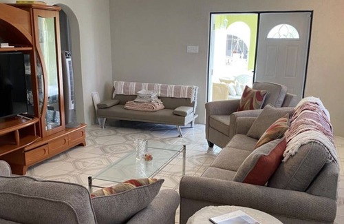 Gall Hill House | Near Beach