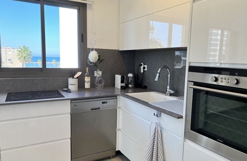 Tel Aviv Promenade Apartment | Near Beach & Market Beautiful 4 Bedroom Apartment
