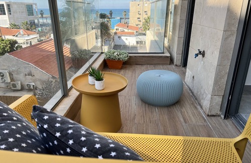 Tel Aviv Promenade Apartment | Near Beach & Market Beautiful 4 Bedroom Apartment