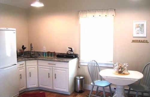 Harwich Port Cottage | Near Beach-Studio cottage with Central Air- WIFI