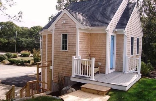 Harwich Port Cottage | Near Beach-Studio cottage with Central Air- WIFI