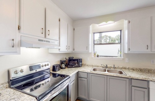 Myrtle Grove House | Near Beach w/private yard & well-equipped kitchen