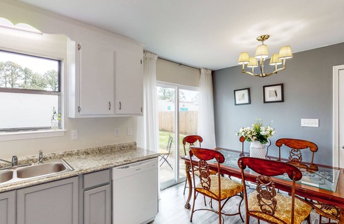 Myrtle Grove House | Near Beach w/private yard & well-equipped kitchen