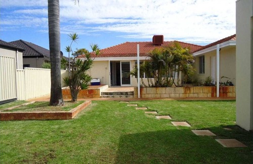 Yokine House | Near Beaufort Str, CBD, Aquatic Centre & Parks