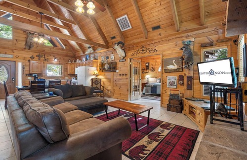 Big Cedars Cabin | Near Big Cedar! Real LogCabin! Private Hottub! Free Tickets