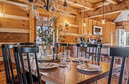Walland Cabin | Near Blackberry Farms| Fire Pit | Hot Tub | Pets