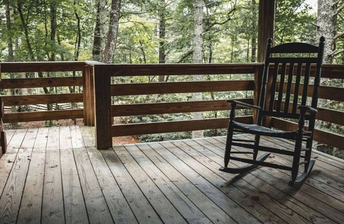 Purlear Cabin | Near Boone | Mountain Laurel Cabin | Firewood | Privacy