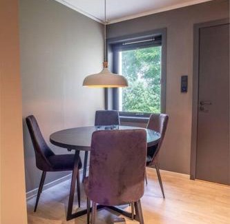 Alesund Apartment | Near Brosundet, Newly Refurnished, Free Street Parking