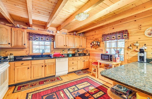 Bushkill Cabin | Near Bushkill Falls: Pocono Mountains Cabin!