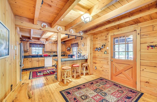 Bushkill Cabin | Near Bushkill Falls: Pocono Mountains Cabin!