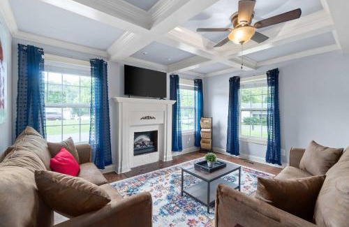 Clarksville House | Near Campbell & Downtown - Cottage & Carriage House