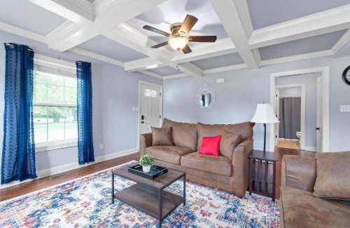 Clarksville House | Near Campbell & Downtown - Cottage & Carriage House