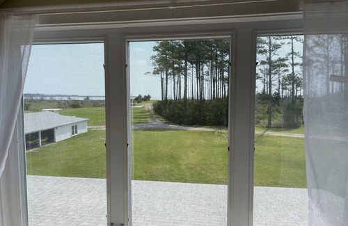 Davis House | Near Cape Lookout waterfront home