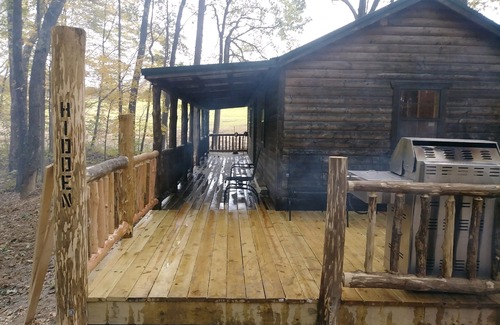 McArthur Cabin | Near Caves; Hot Tub; WiFi; Deck, Grill, Fire Pit, Pets OK, Wooded, Satellite TV
