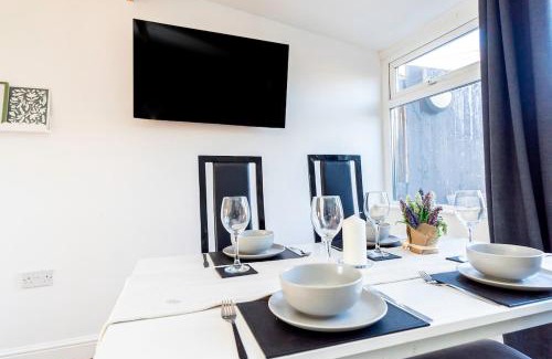 Adamsdown Apartment | Near Centre, Private garden, Parking, Netflix, Long Stay Savings