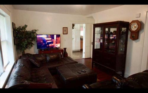 Independence House | Near Chiefs and Royals Stadium - 4 beds