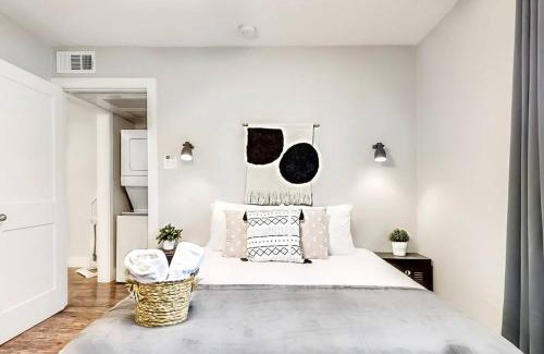 Old East Dallas Apartment | Near Deep Ellum Downtown Dallas Flat
