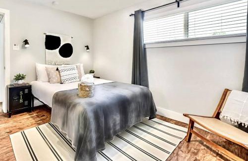 Old East Dallas Apartment | Near Deep Ellum Downtown Dallas Flat