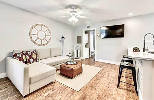 Old East Dallas Apartment | Near Deep Ellum Downtown Dallas Flat