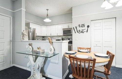 Lake Frederica Apartment | Near Disney Stylish 2BR with Pool