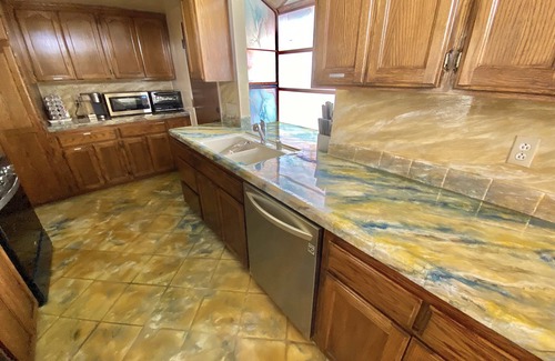 Sherwood Forest and Thistle Development House | NEAR DISNEYLAND AND CONVENTION CENTER 6 BEDROOM 3 BATHROOM