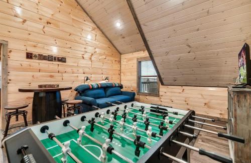 Sevierville House | Near Dollywood With Hot Tub, Game Room Home Theater
