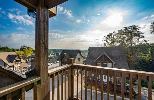 Sevierville House | Near Dollywood With Hot Tub, Game Room Home Theater