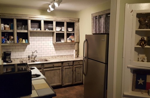 Alta Vista House | Near Downtown, 1BR Carriage House, Swimming Pool, Private Parking, Pets OK