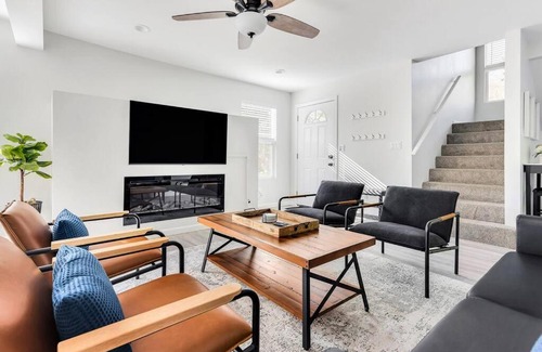 Atascadero House | Near Downtown l Peaceful l Modern l Kids Room