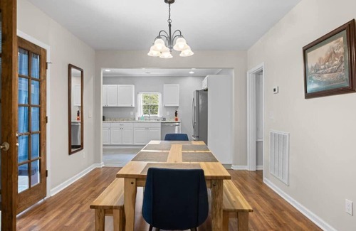 Chattanooga House | Near Downtown, Park & Zoo! Trendy Ridgeland Tudor