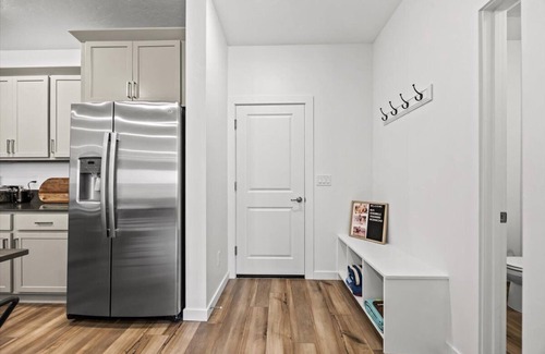 Eagle House | Near Eagle Island | Pool | King Bed | Parking | Smart TV