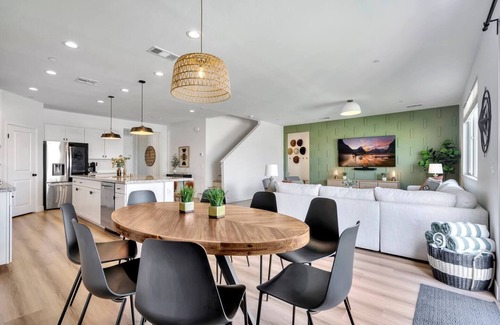 Coachella House | Near festival grounds, golf and more!